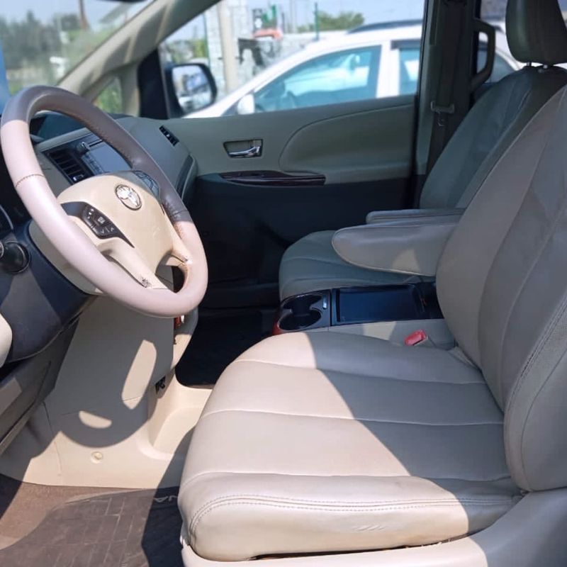 Thumbnail 8 of 2012 Toyota Sienna XLE